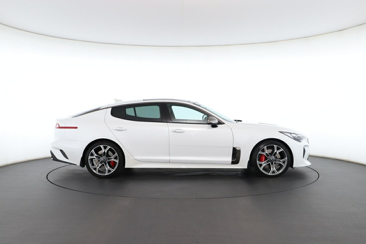 Kia Stinger image 2