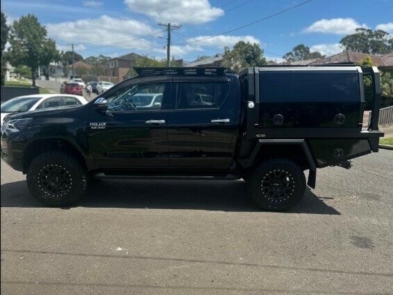 Toyota Hilux image 4