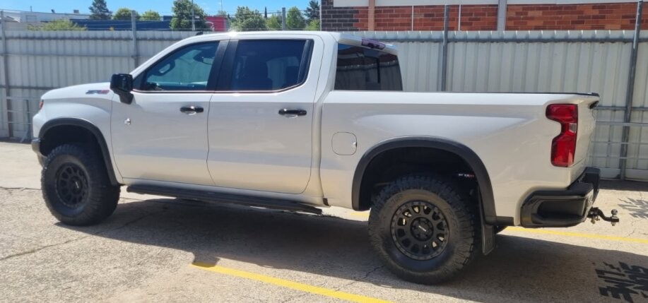 Chevrolet Silverado image 3