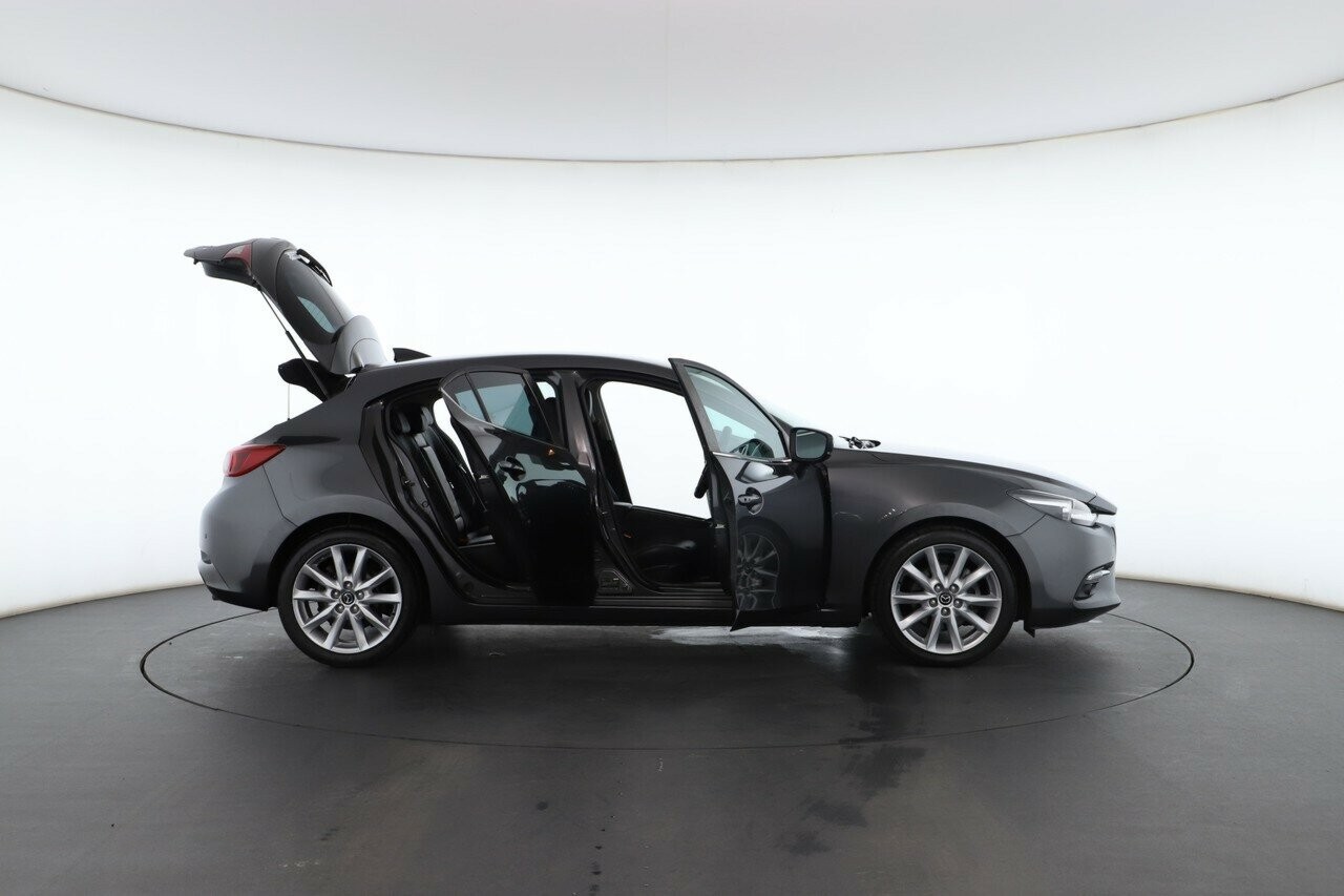 Mazda 3 image 2