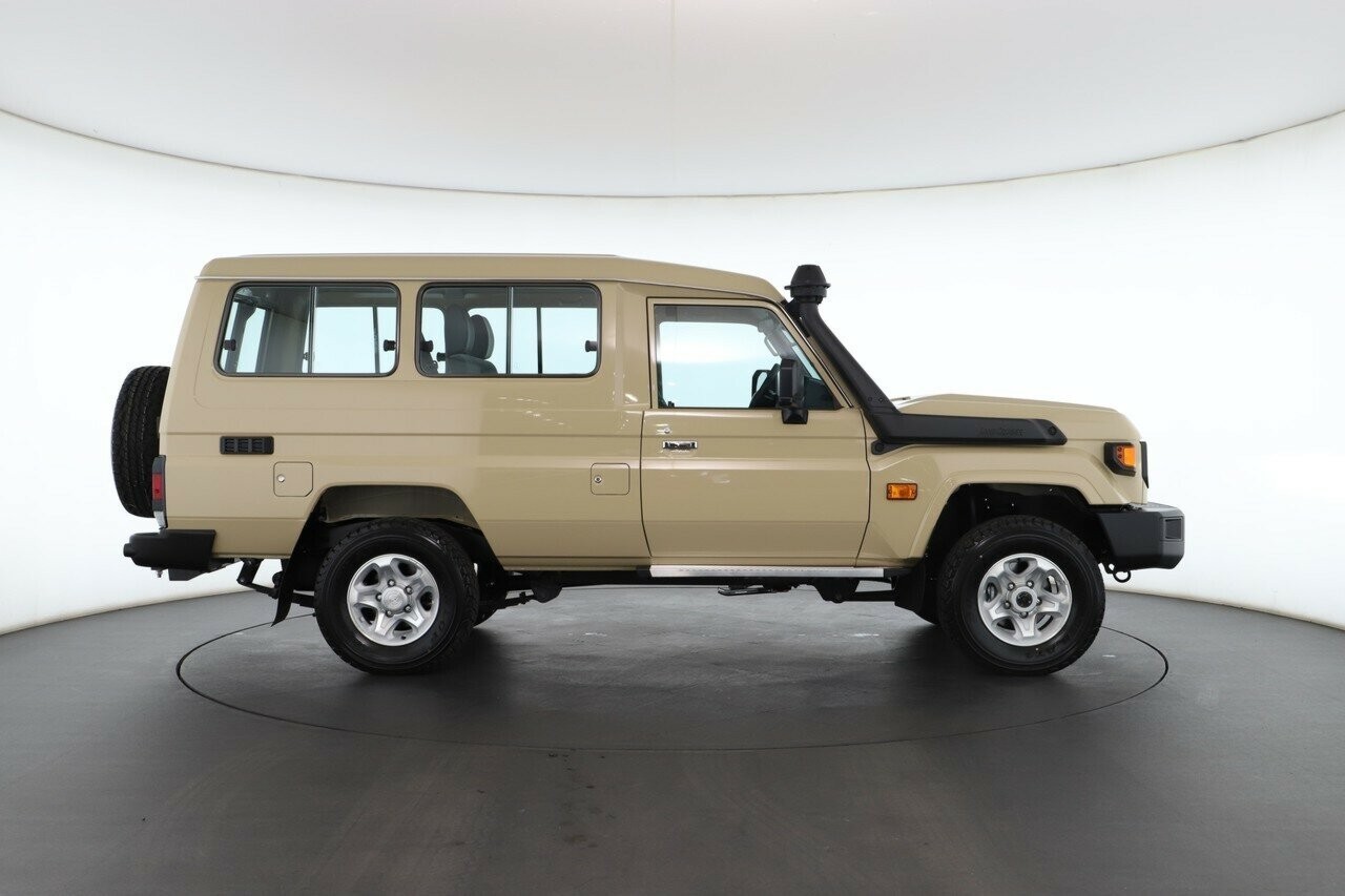 Toyota Landcruiser image 2