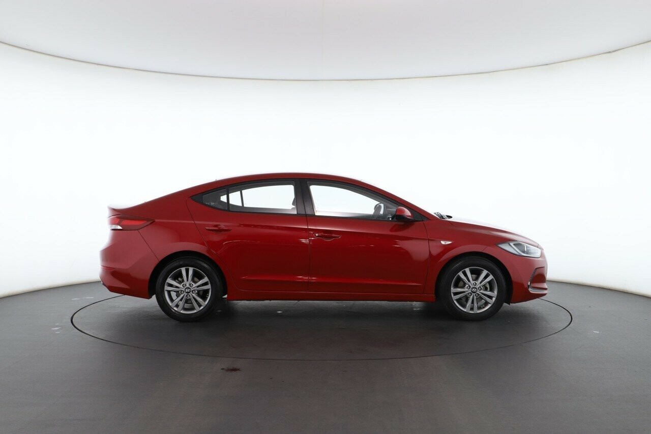 Hyundai Elantra image 2