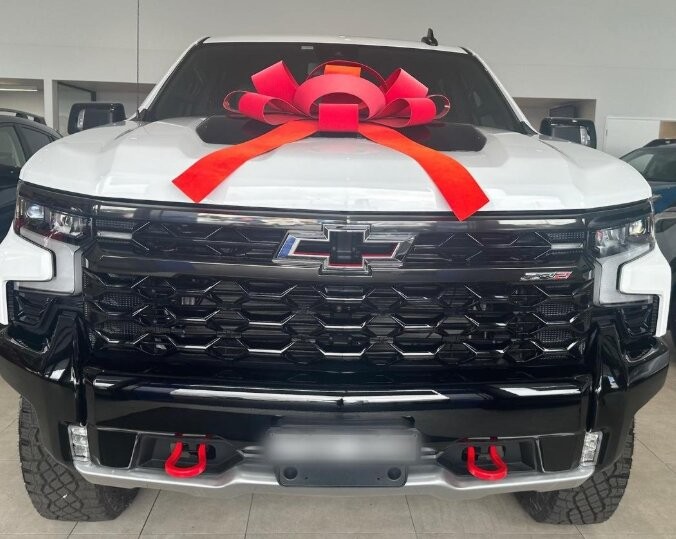 Chevrolet Silverado image 2