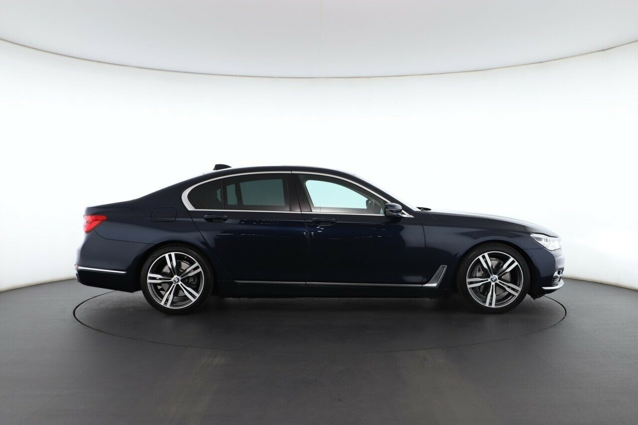 BMW 7 Series image 2