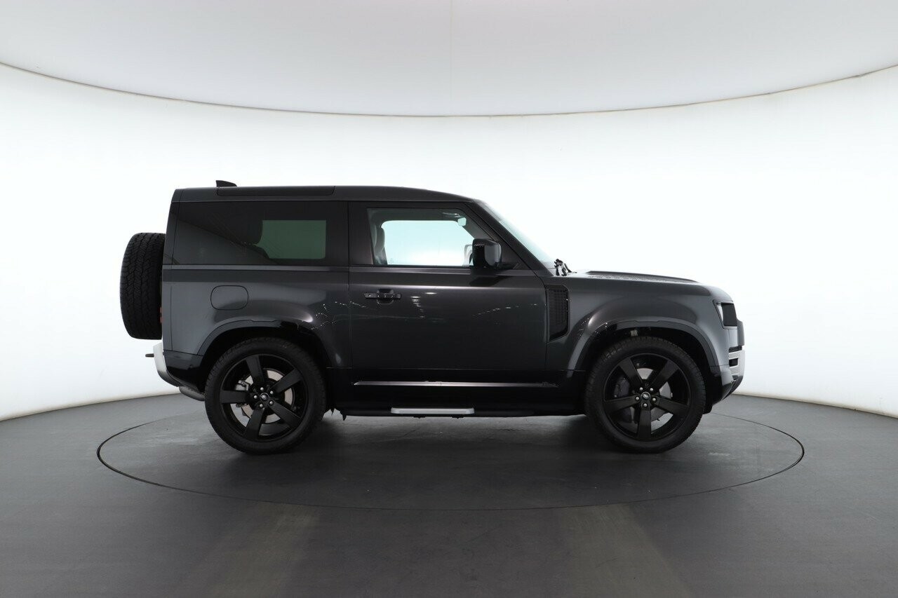 Land Rover Defender image 2