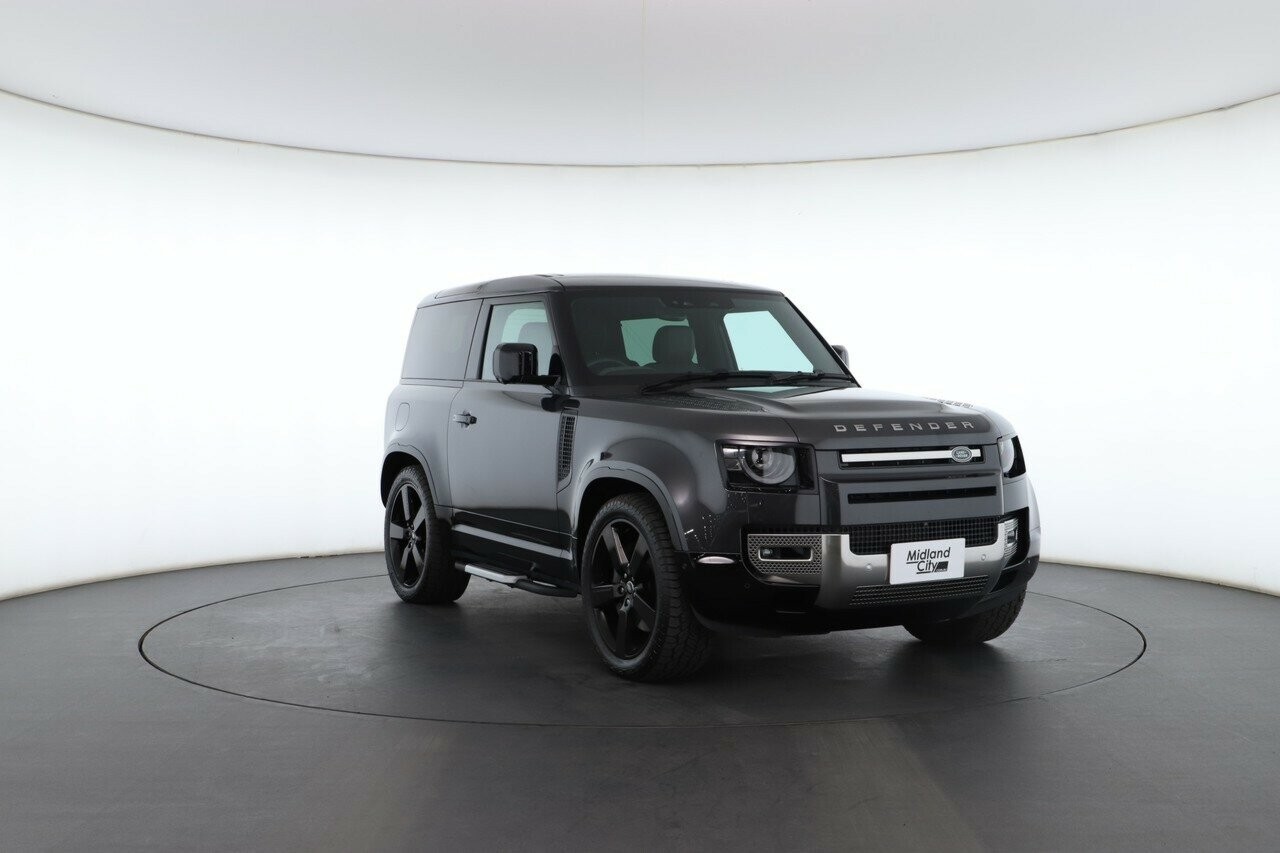 Land Rover Defender image 4