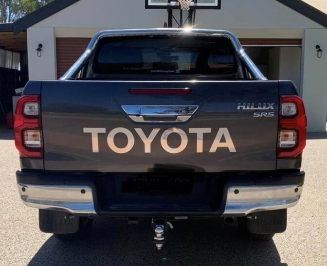 Toyota Hilux image 4