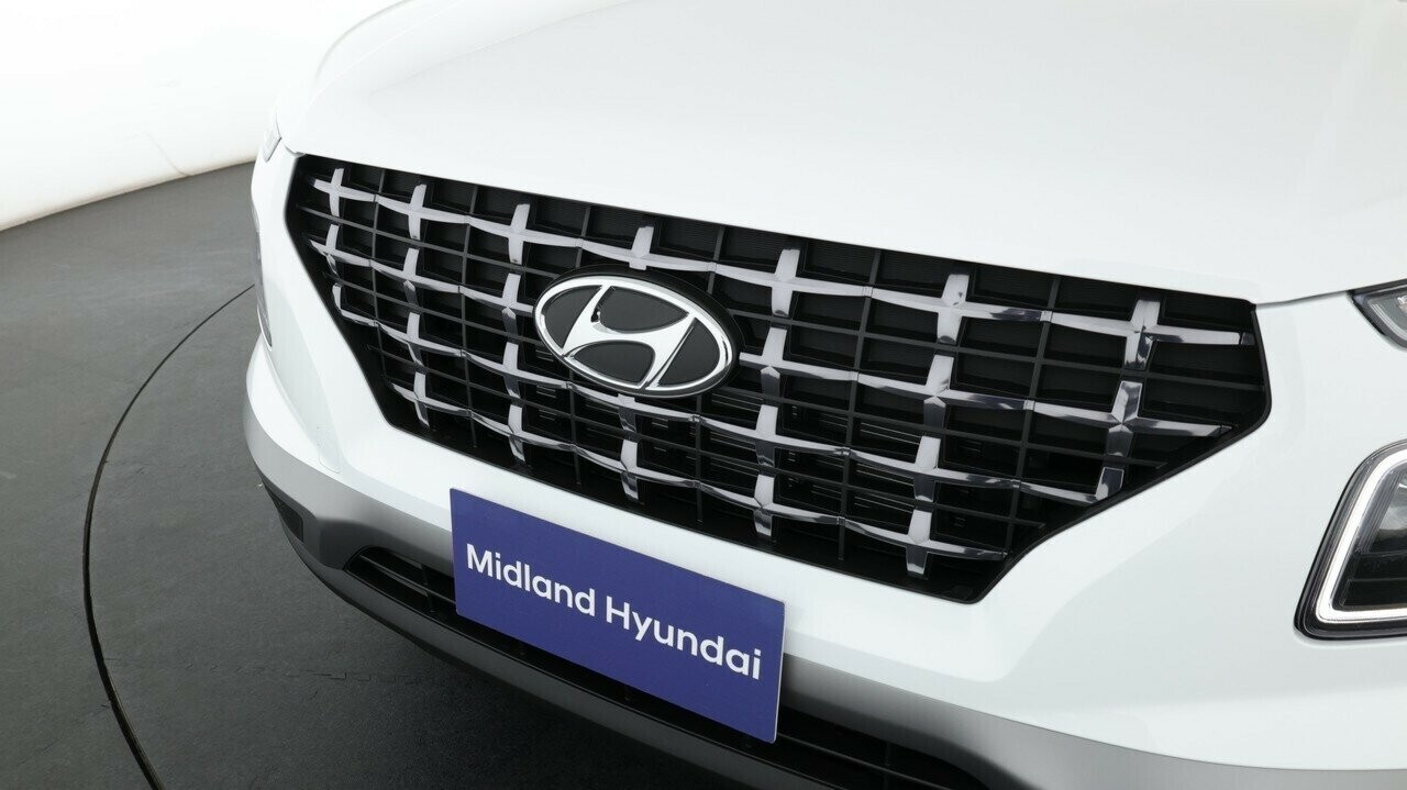 Hyundai Venue image 2