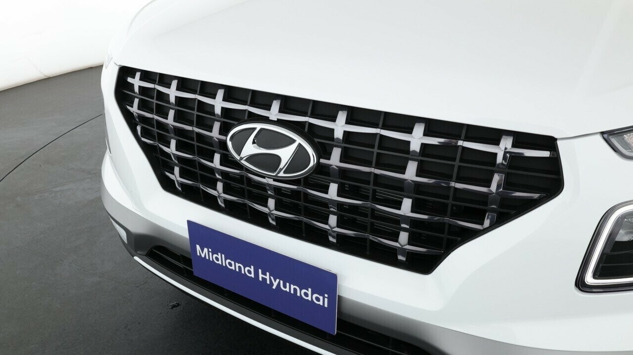 Hyundai Venue image 3