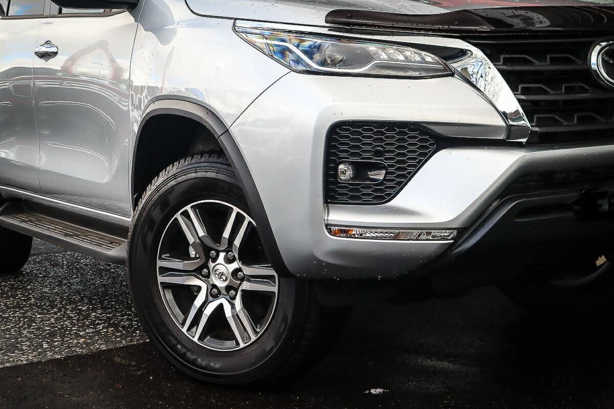 Toyota Fortuner image 2