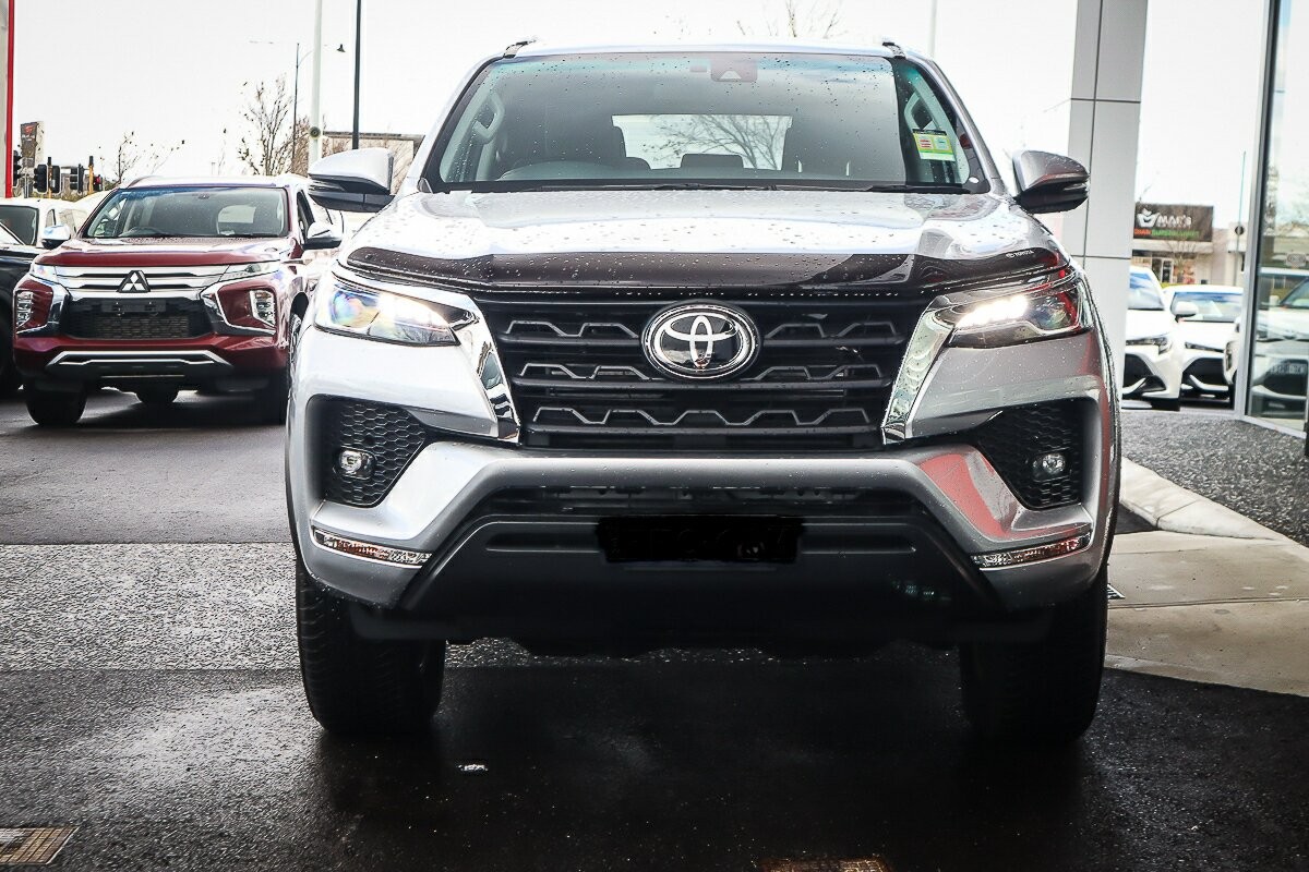 Toyota Fortuner image 3