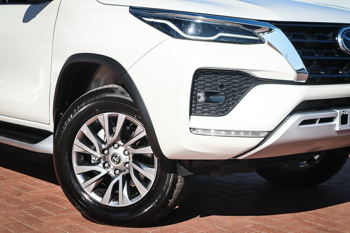 Toyota Fortuner image 2