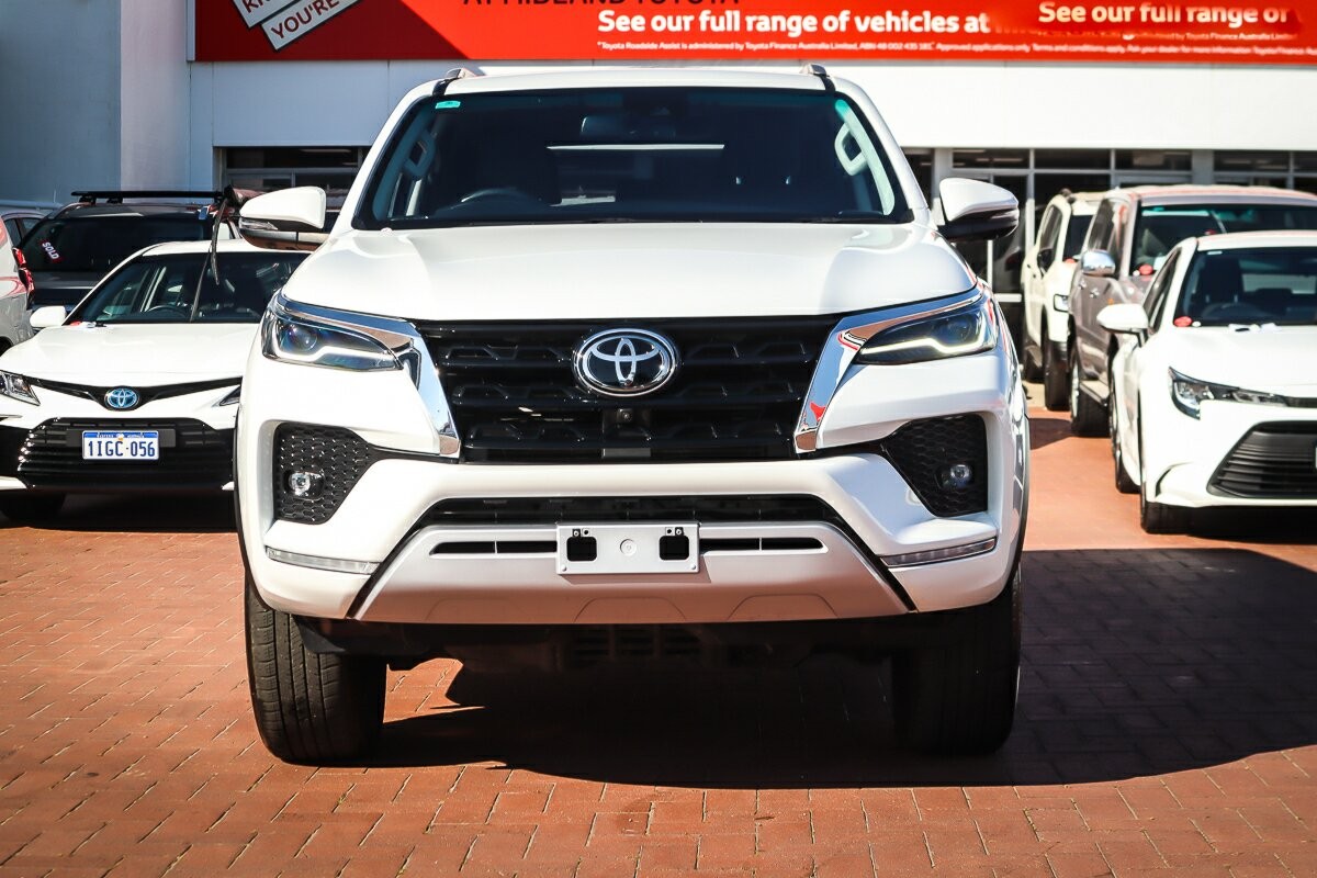 Toyota Fortuner image 3