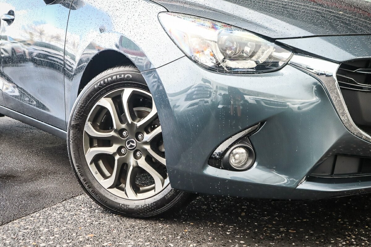 Mazda 2 image 2