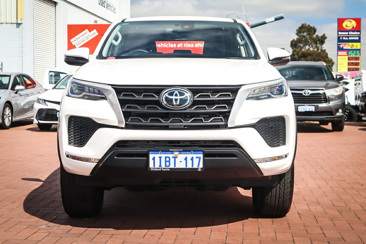 Toyota Fortuner image 3