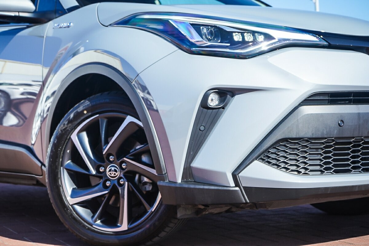 Toyota C-hr image 2