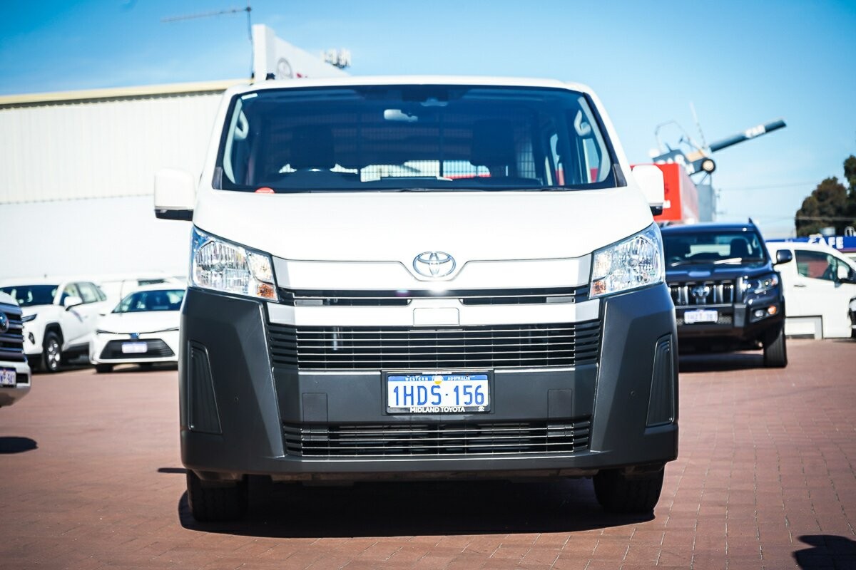 Toyota Hiace image 3