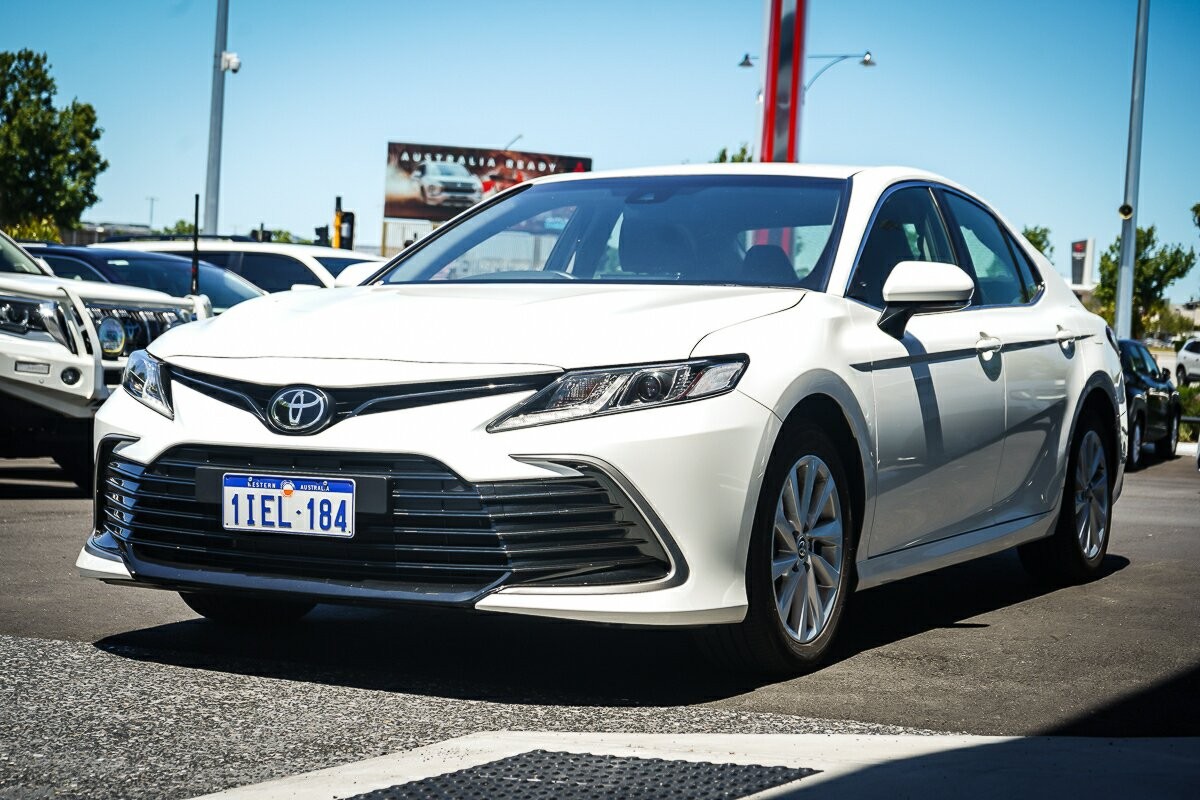 Toyota Camry image 4