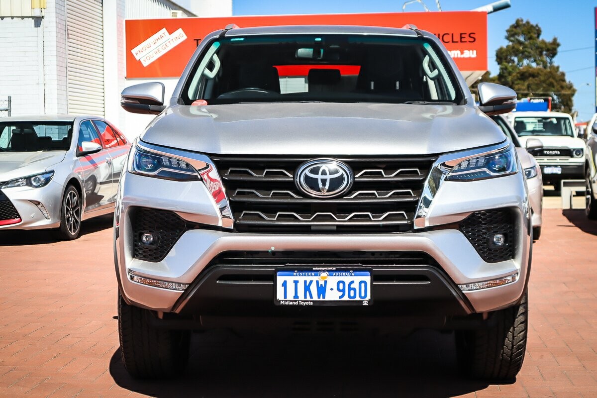 Toyota Fortuner image 3