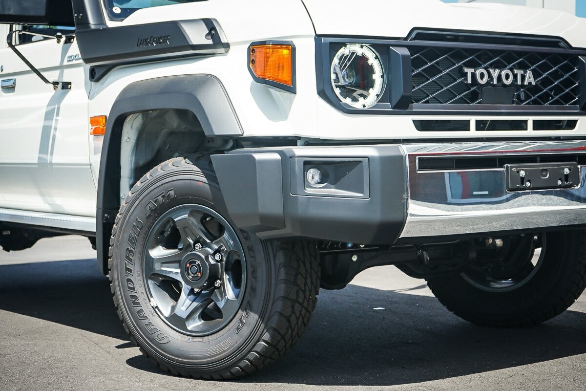 Toyota Landcruiser image 2