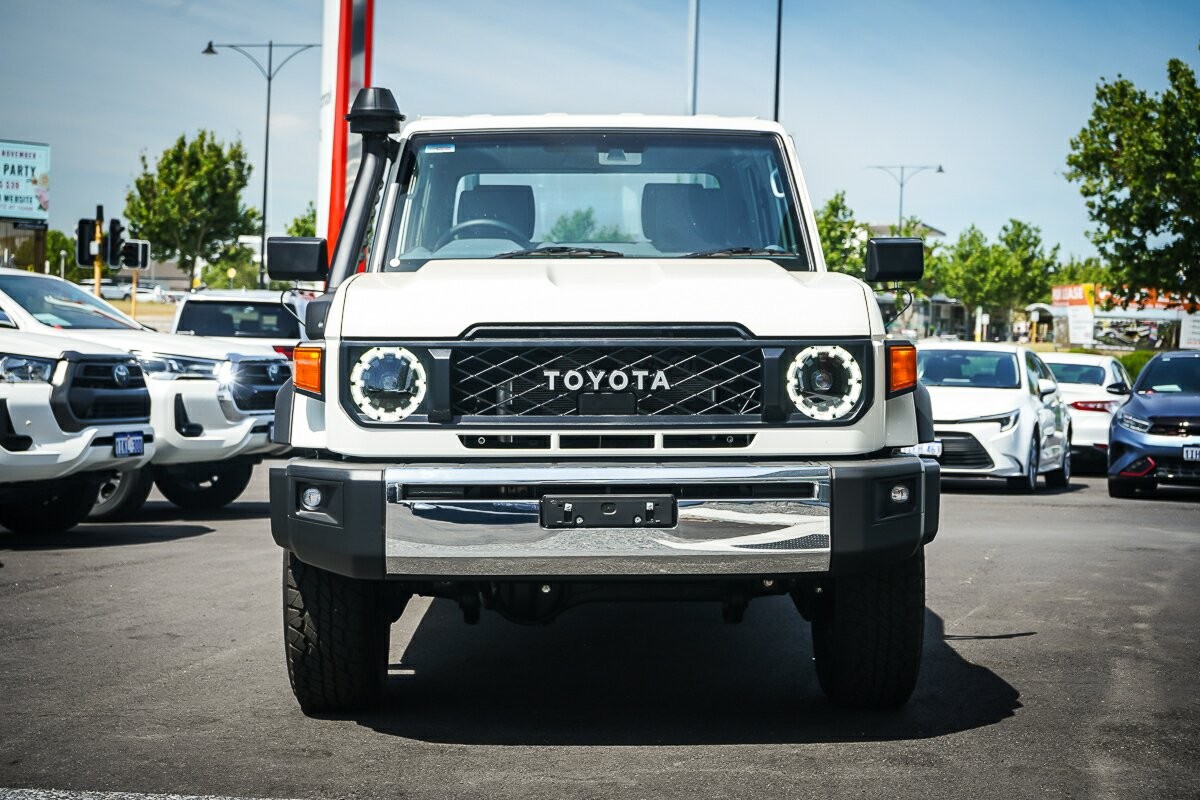 Toyota Landcruiser image 3