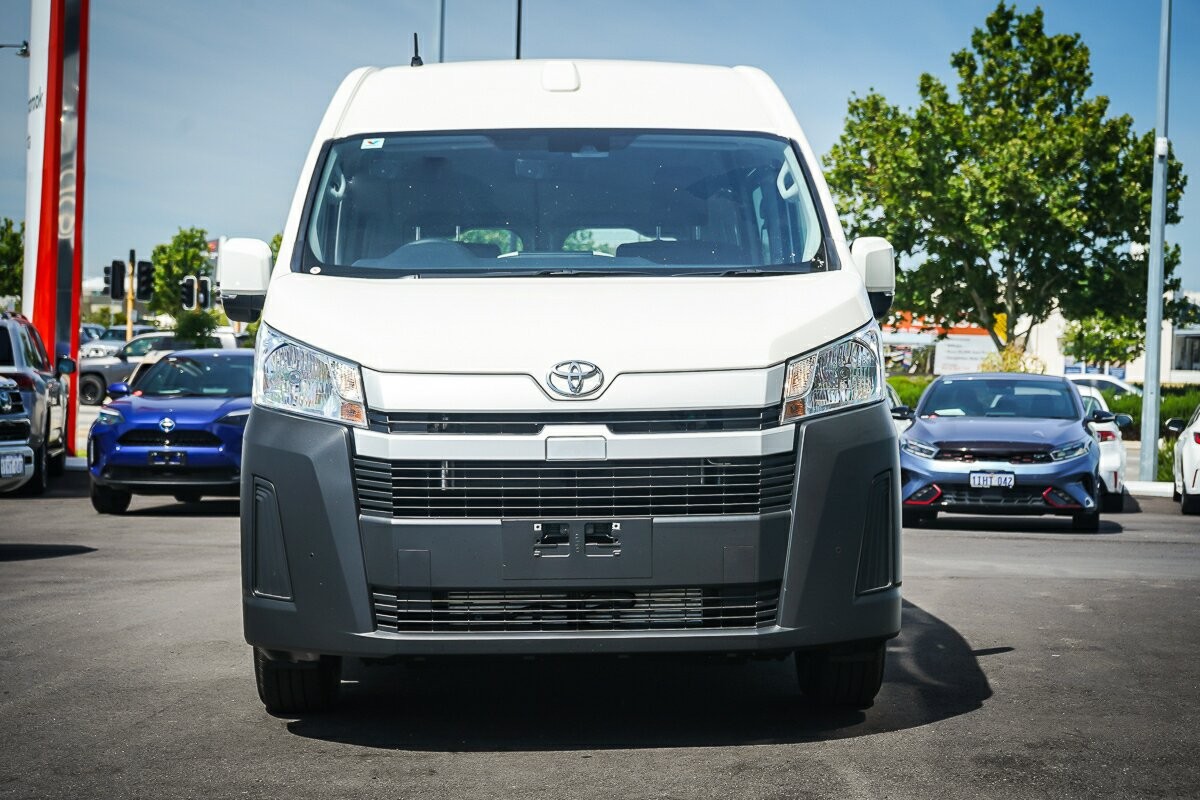 Toyota Hiace image 3