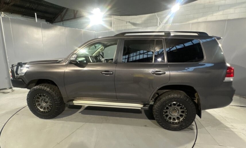 Toyota Landcruiser image 1