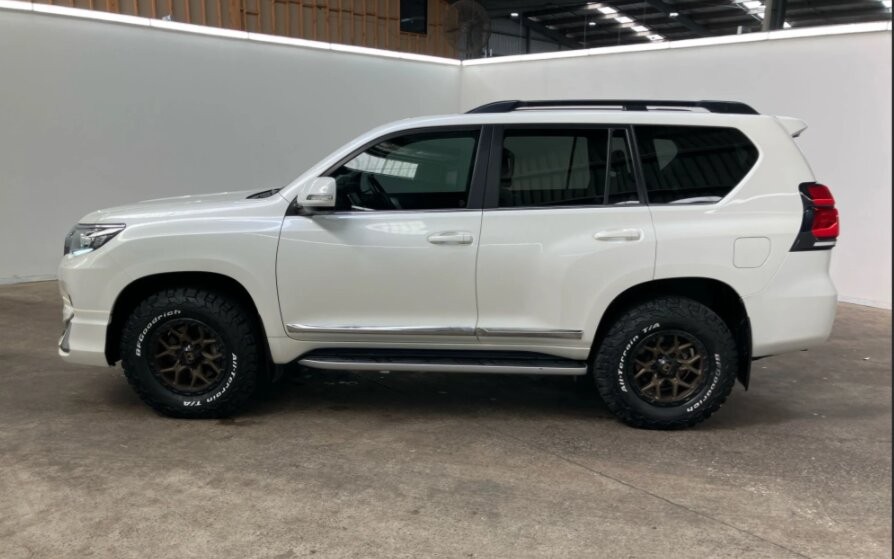 Toyota Landcruiser Prado image 1