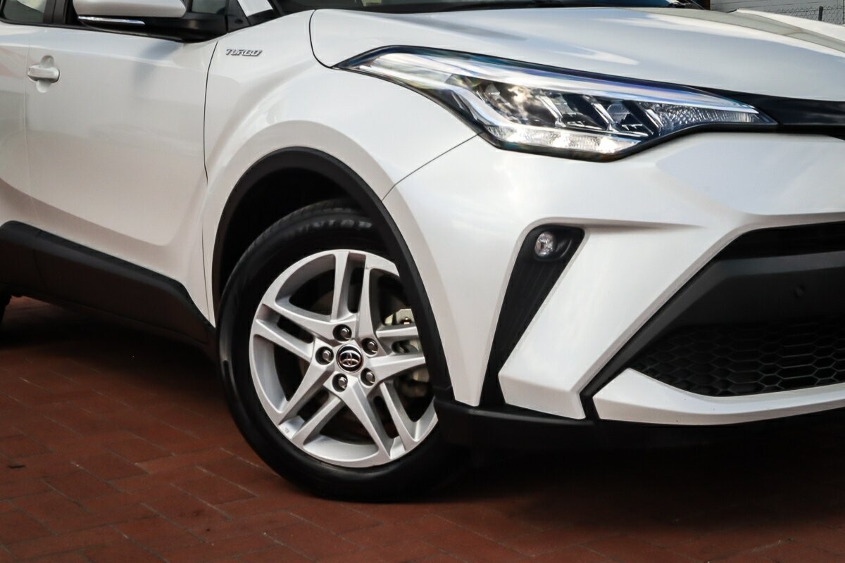 Toyota C-hr image 2