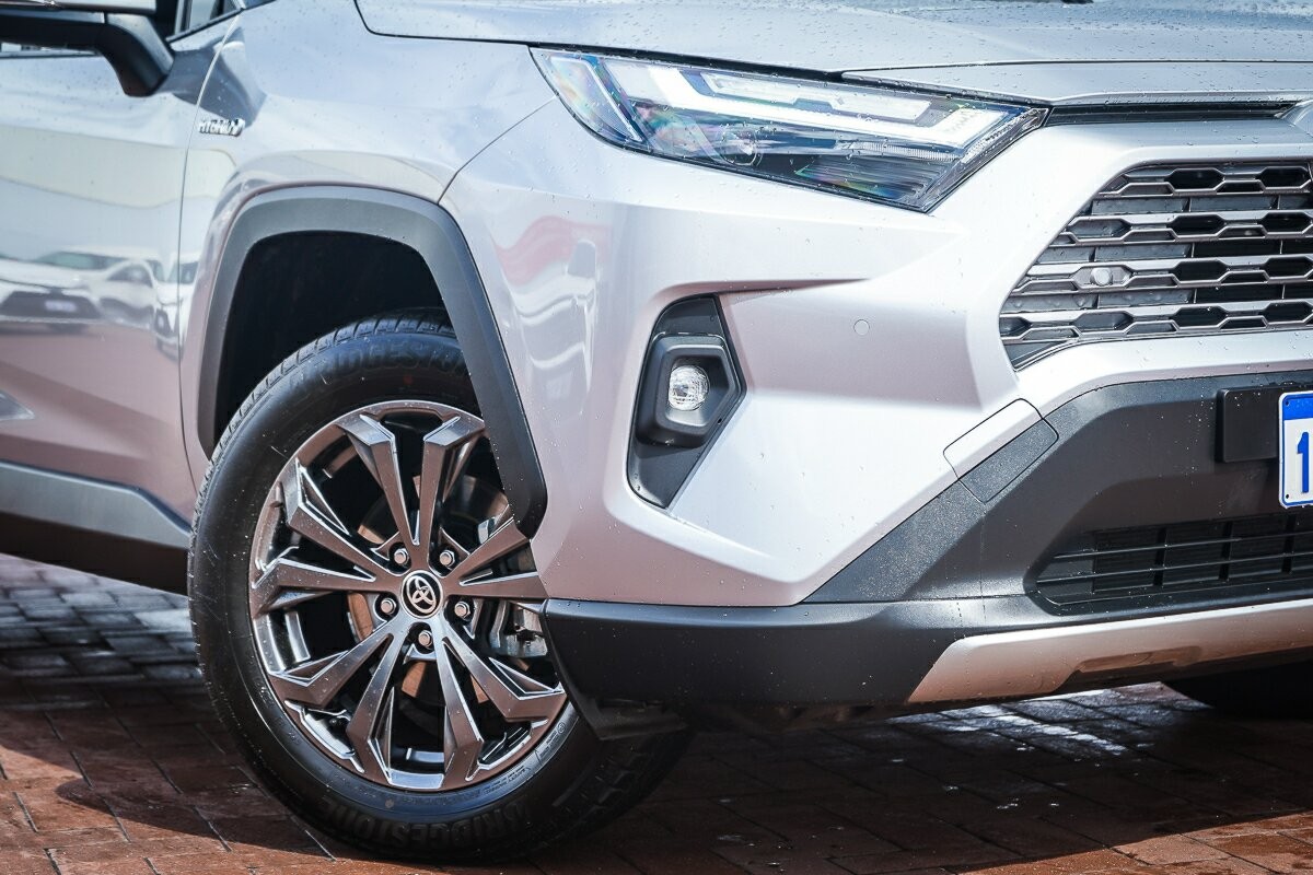 Toyota Rav4 image 2