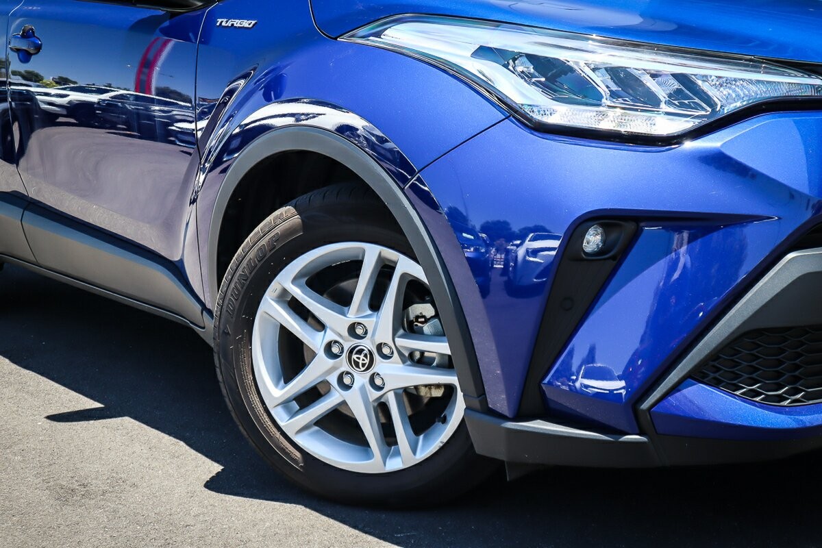 Toyota C-hr image 2