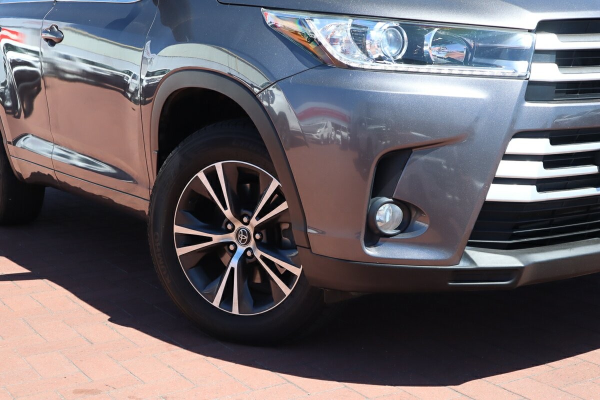 Toyota Kluger image 2