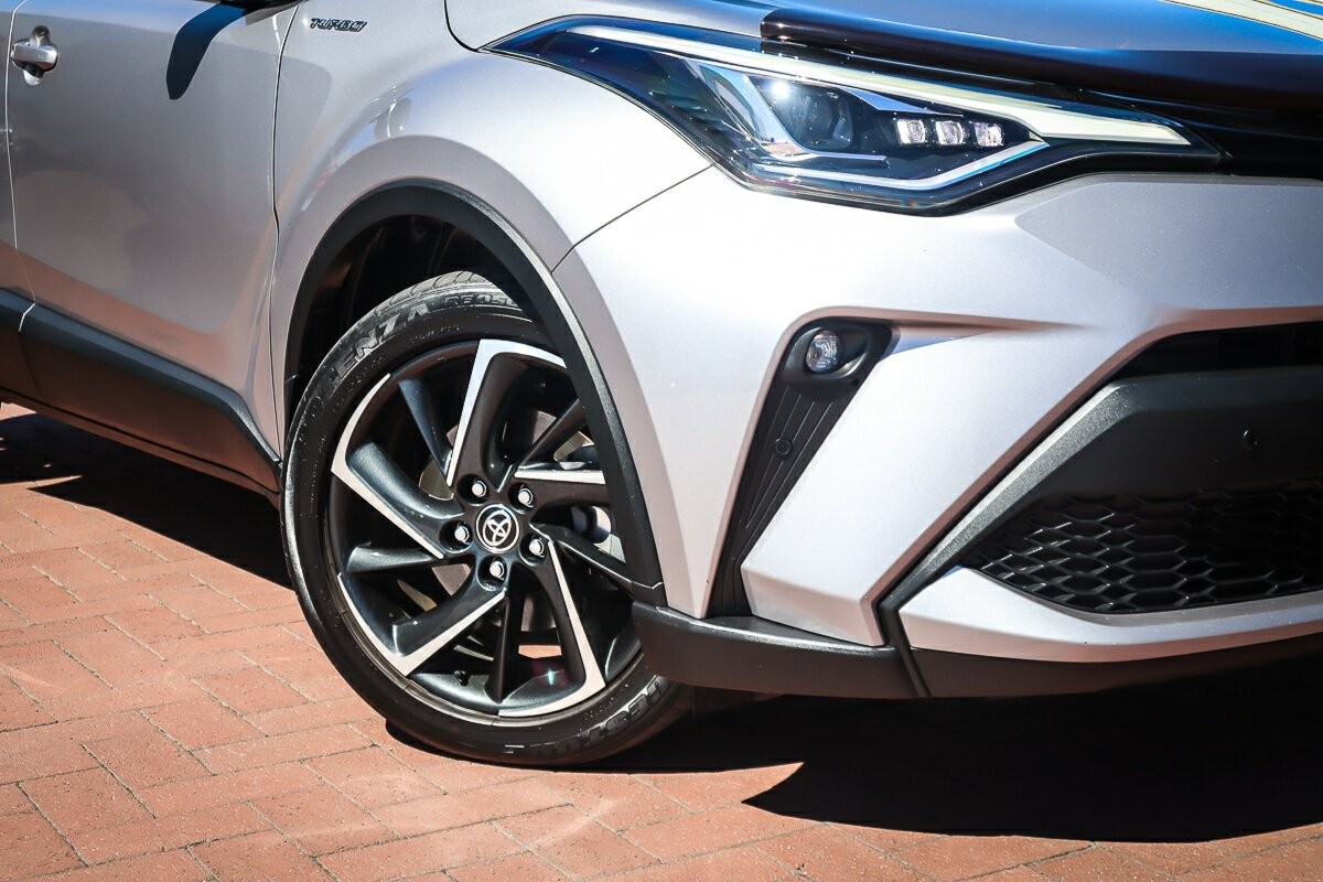 Toyota C-hr image 2