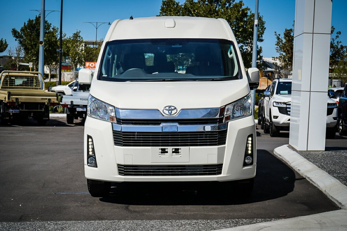 Toyota Hiace image 3