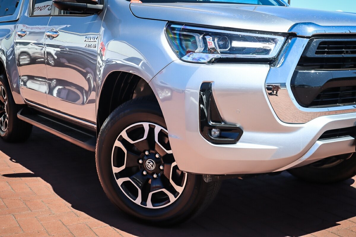 Toyota Hilux image 2