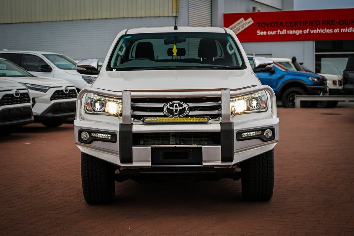 Toyota Hilux image 4