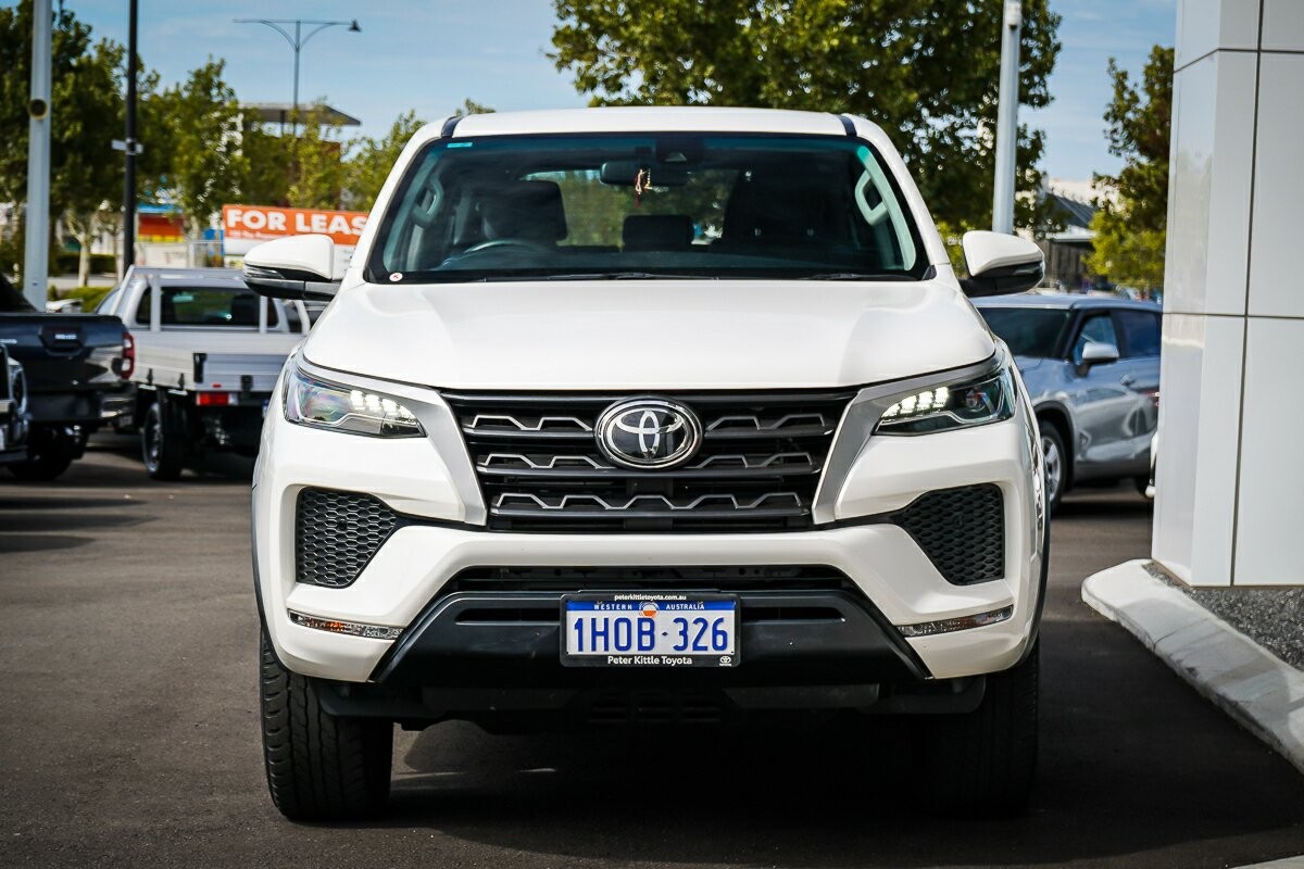 Toyota Fortuner image 4