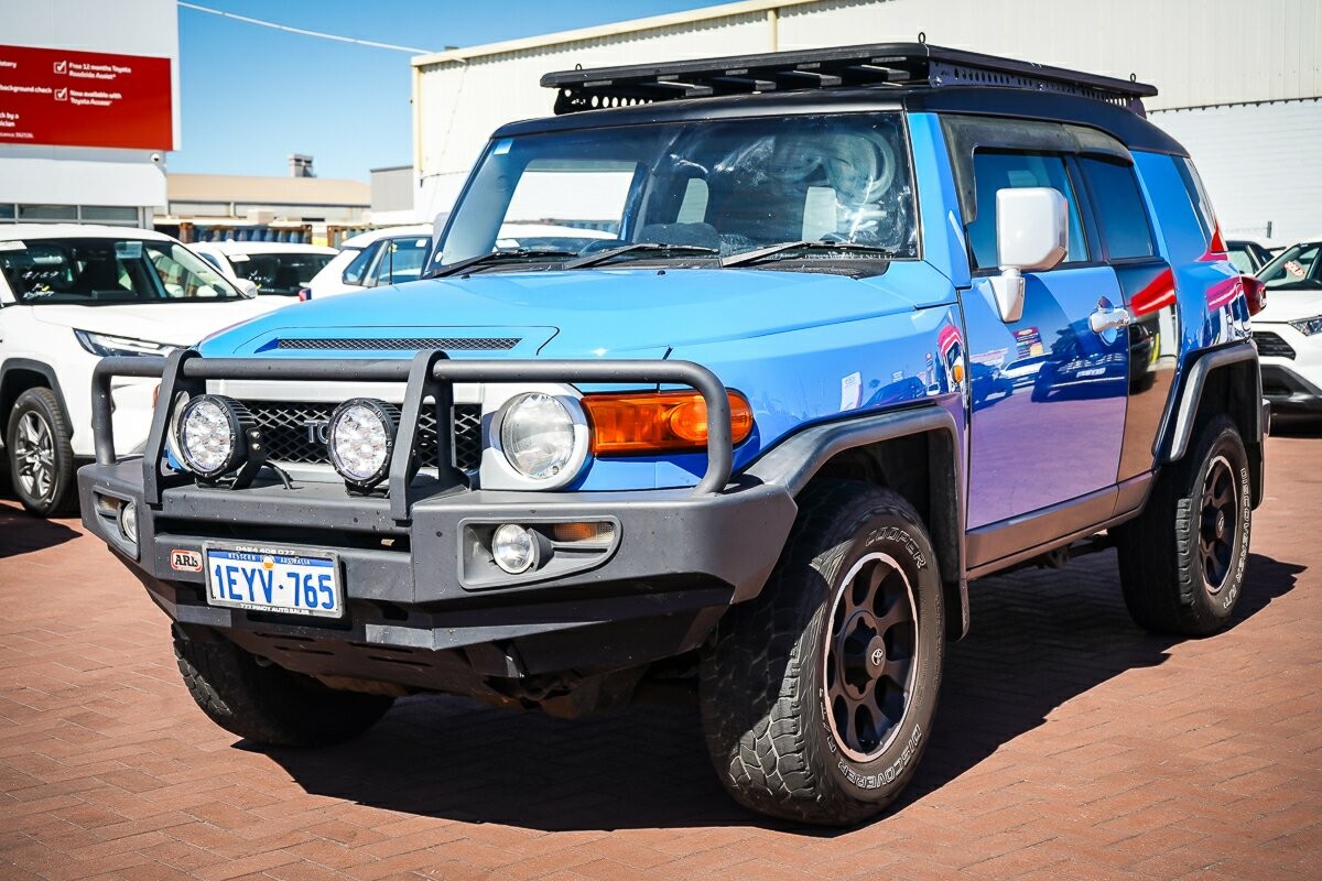 Toyota Fj Cruiser image 3