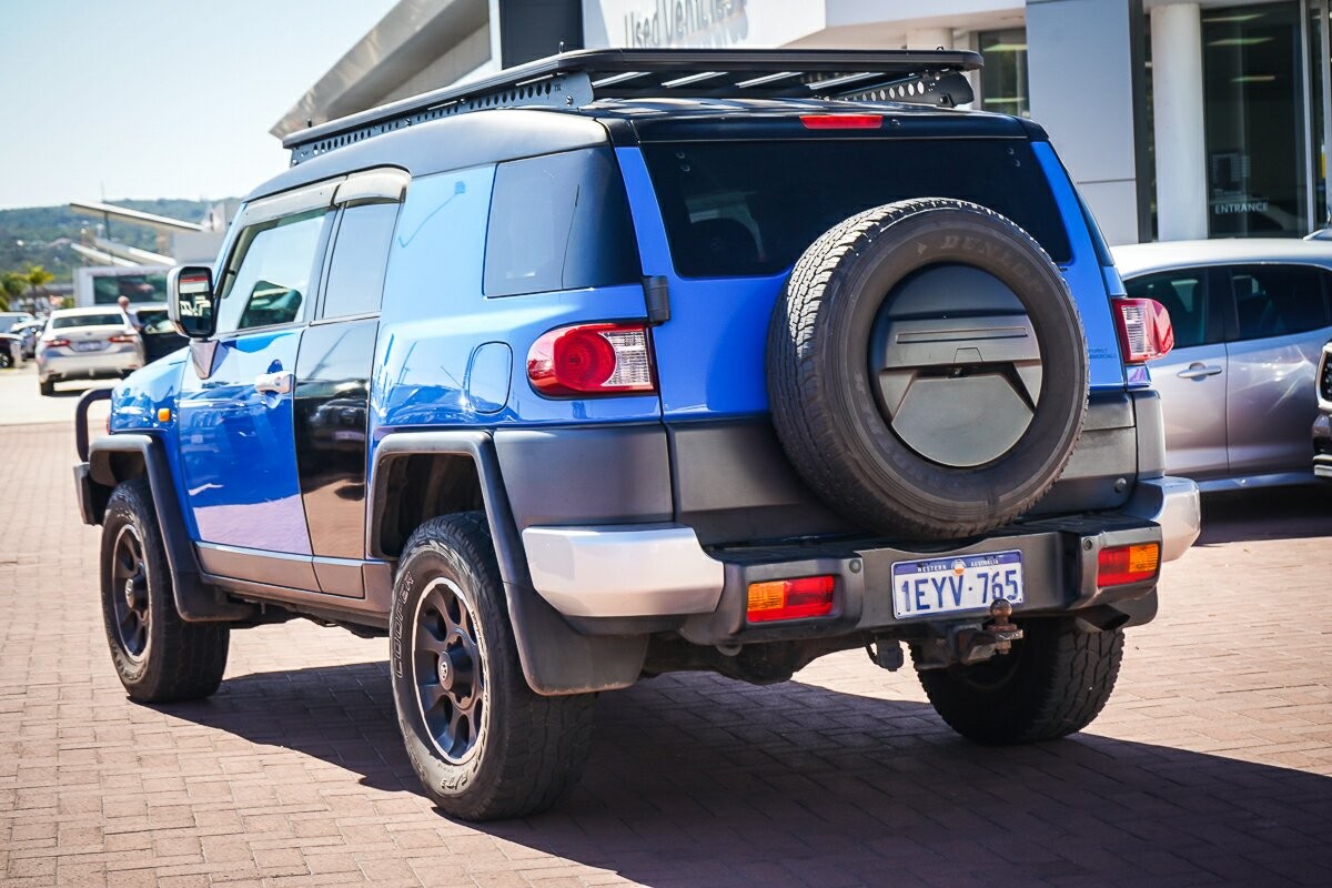 Toyota Fj Cruiser image 4