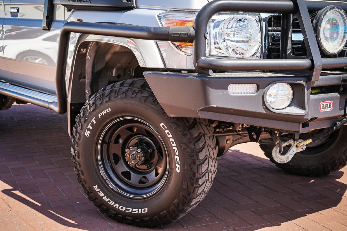 Toyota Landcruiser image 2