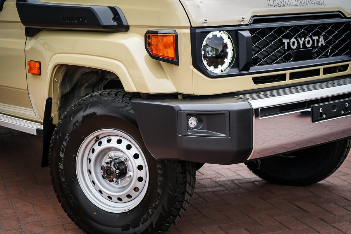 Toyota Landcruiser image 2