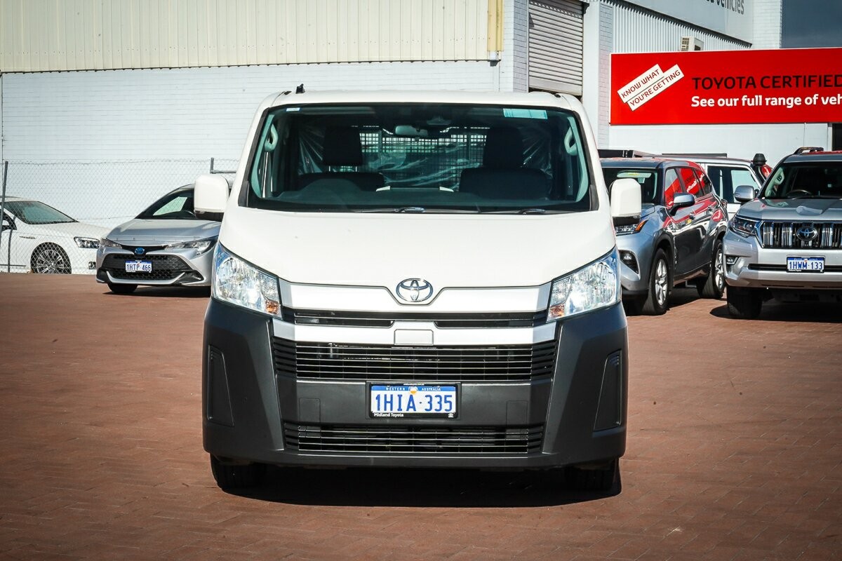 Toyota Hiace image 3