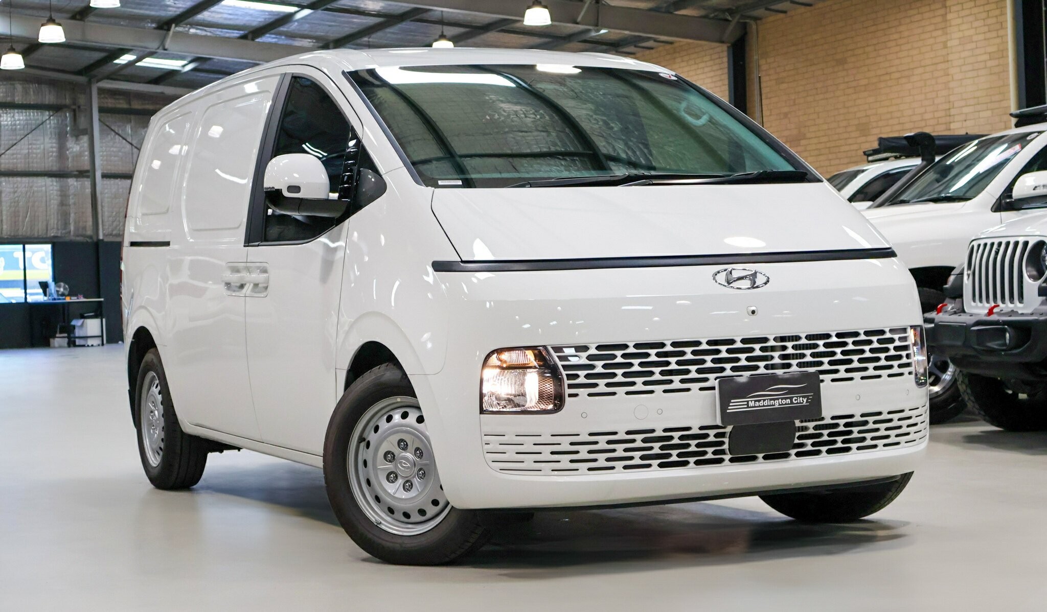 Hyundai Staria image 1