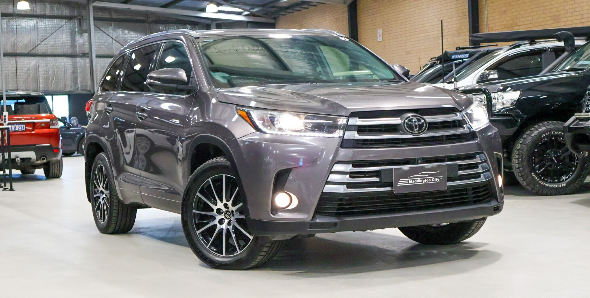 Toyota Kluger image 1