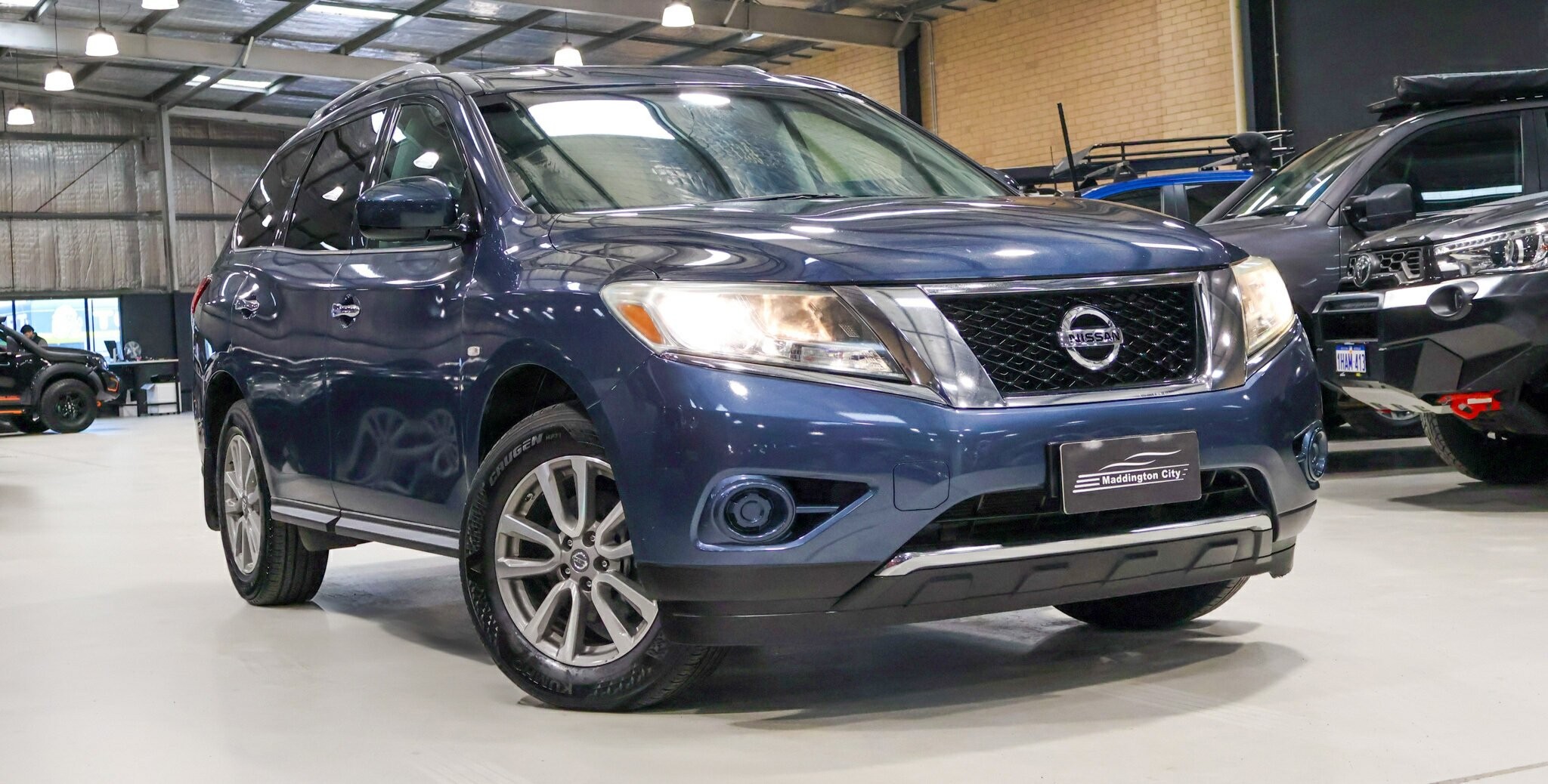 Nissan Pathfinder image 1