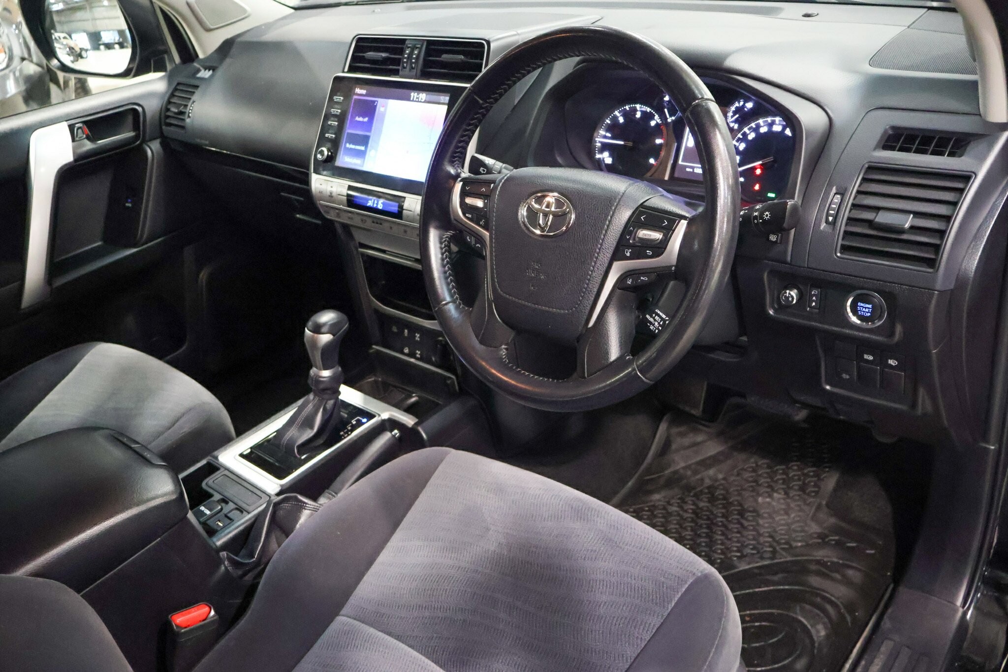 Toyota Landcruiser Prado image 4