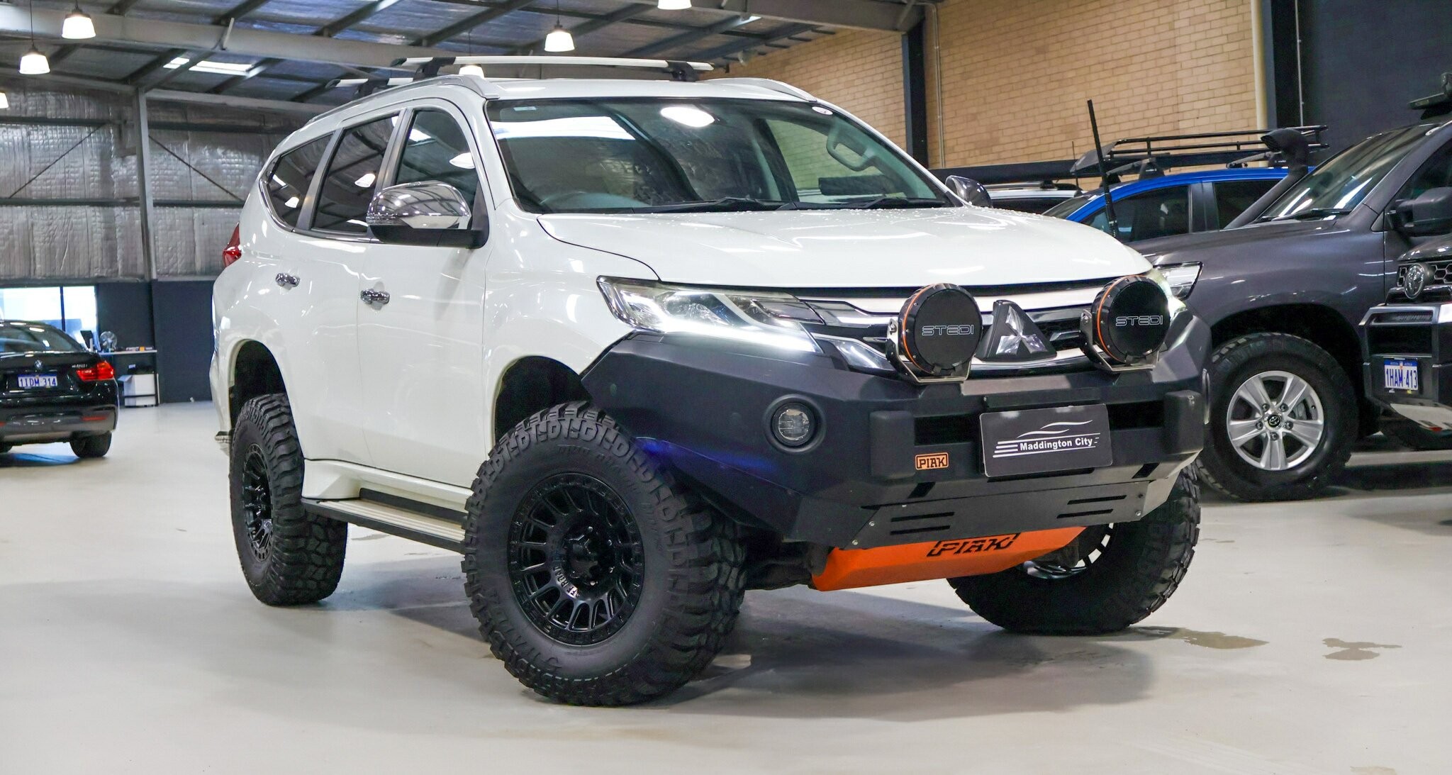 Mitsubishi Pajero Sport image 1