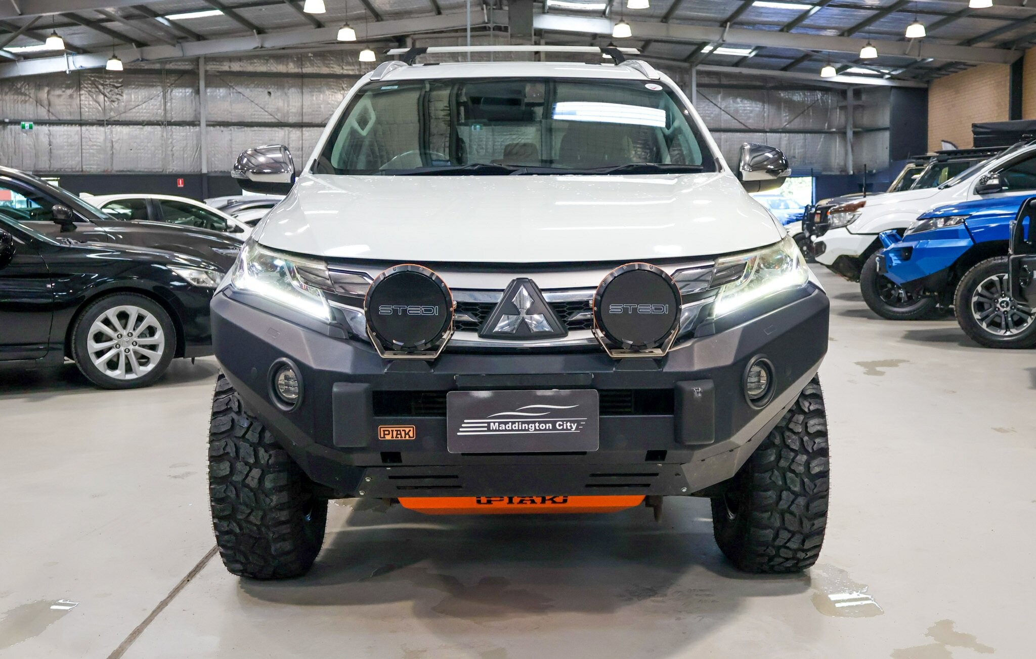 Mitsubishi Pajero Sport image 2