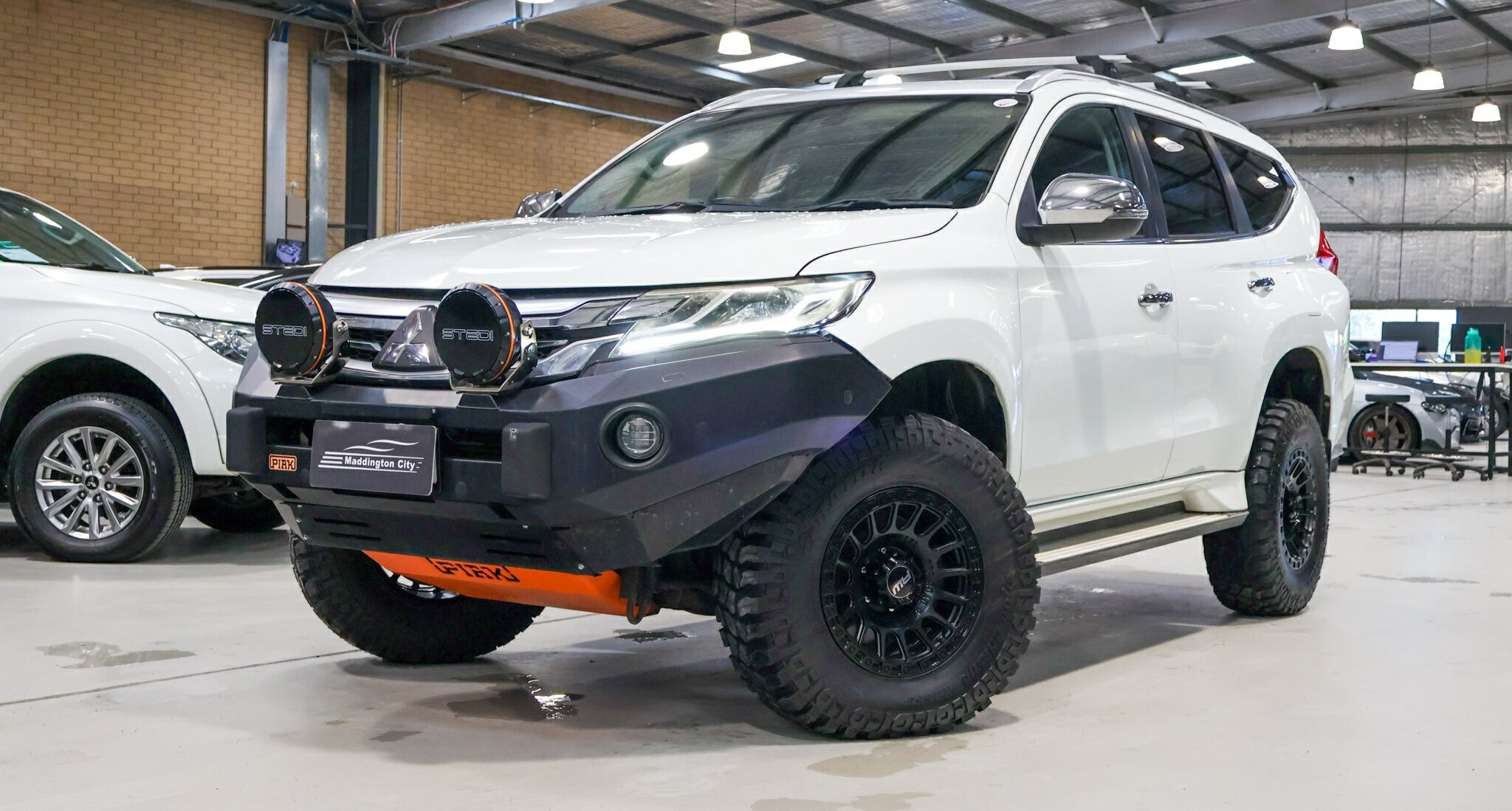 Mitsubishi Pajero Sport image 3