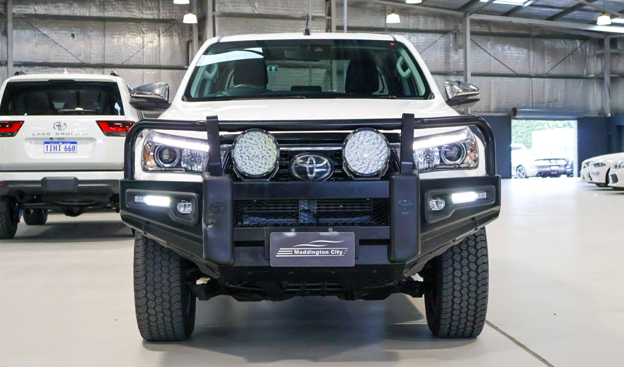 Toyota Hilux image 2